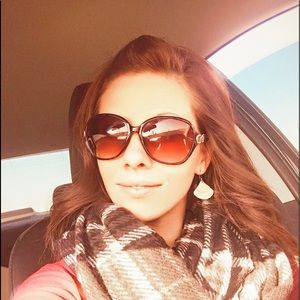 Meet your Posher, Natasha